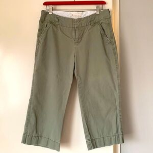 Gap brand Favorite Wide Leg Cropped Chino pants. Olive/khaki. Size 6